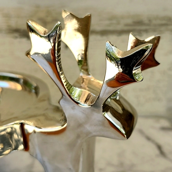 HOLIDAY REINDEER PILLAR CANDLE HOLDER - Picture 4 of 9